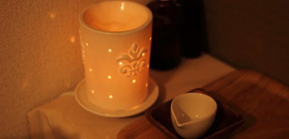 結婚祝いで友人たちからもらったアロマの電気ランプ