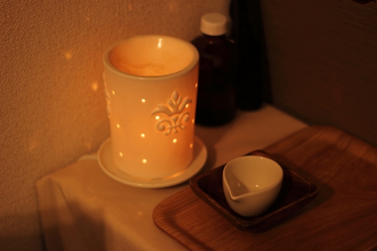 結婚祝いで友人たちからもらったアロマの電気ランプ